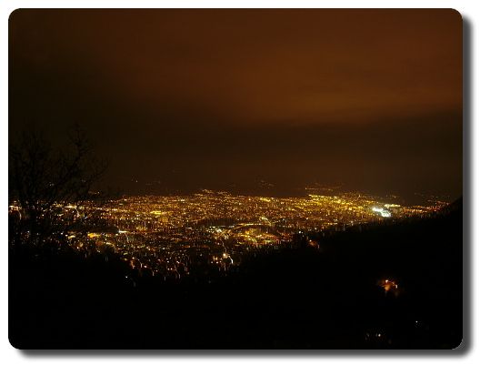 Grenoble bei Nacht